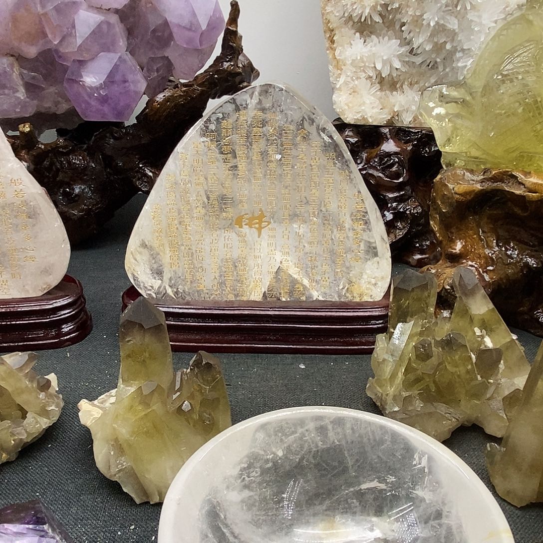 如***馆珠宝半成品水晶未镶嵌