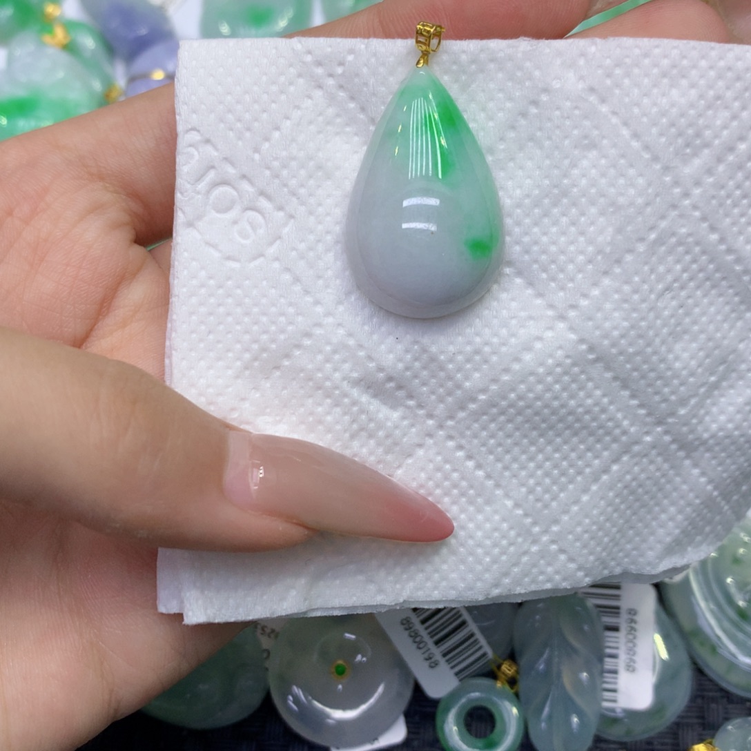 翡翠18K金镶嵌颈饰1111111111