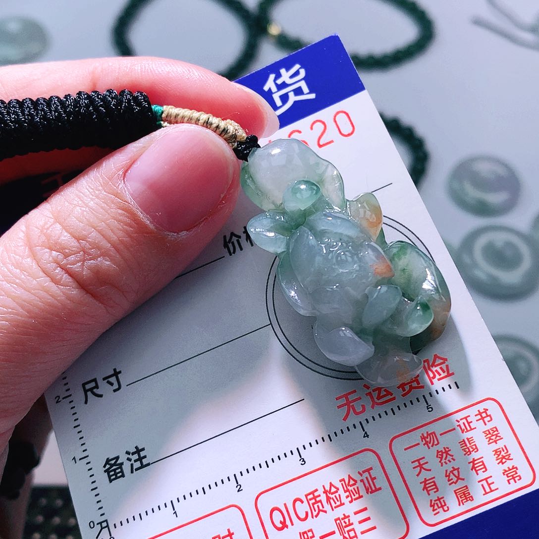 翡翠颈饰未镶嵌吊坠