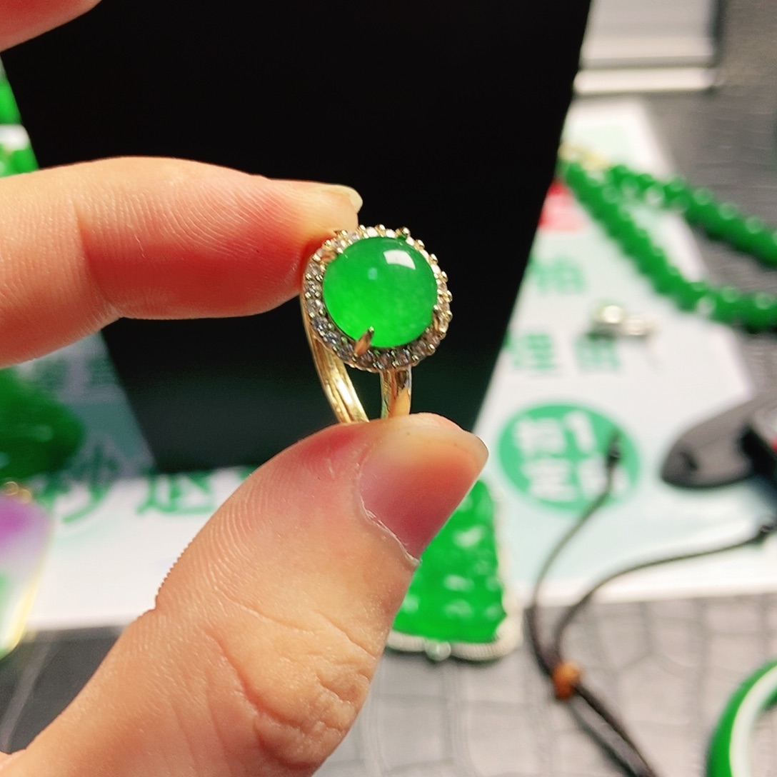 翡翠14K金镶嵌颈饰戒指