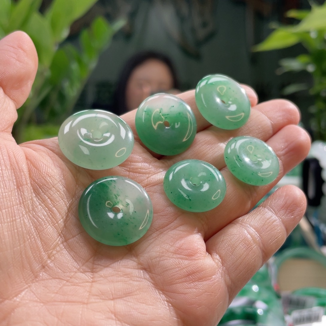 石英质玉颈饰未镶嵌