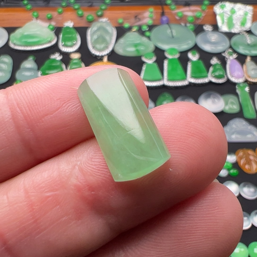 翡翠颈饰未镶嵌无事牌17.7