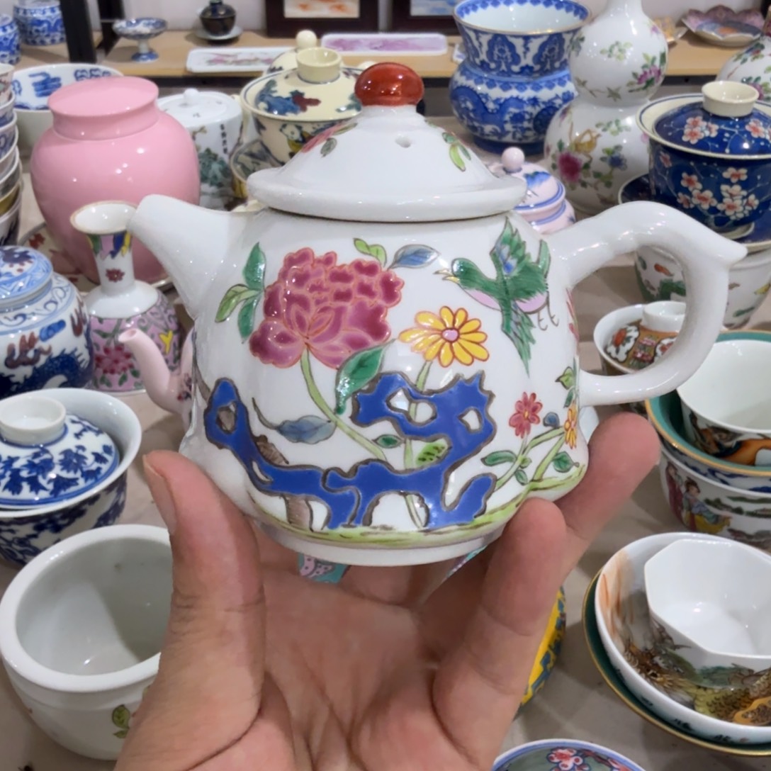 瓷片摆件箱内还有几根钢丝可