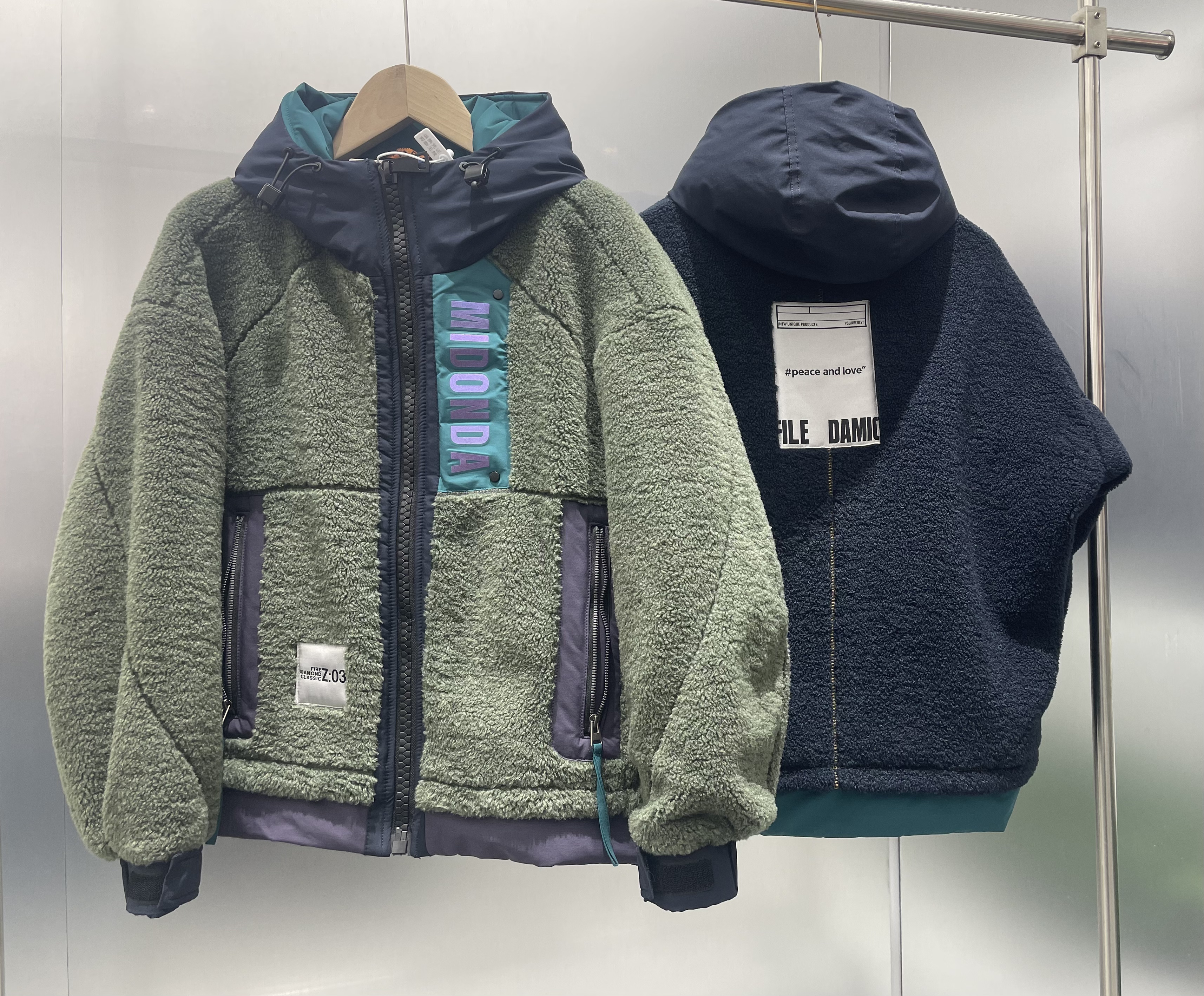 冬季情侣款立体撞色颗粒绒潮流连帽羽绒服保暖加厚百搭时尚66227