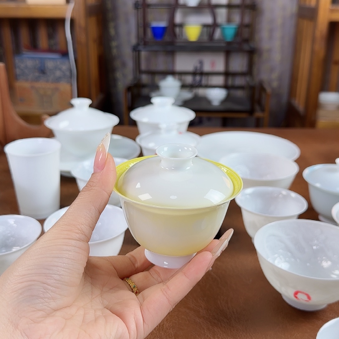 微瑕山月闲高温内模印黄釉盖碗