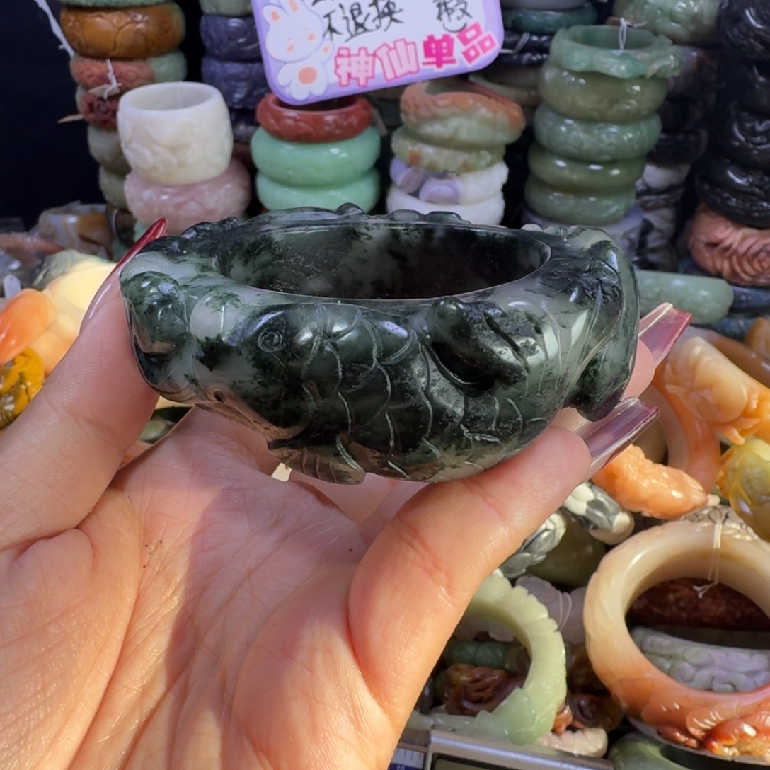 石英质玉（佘太翠）未镶嵌手镯38，57，微瑕不退换