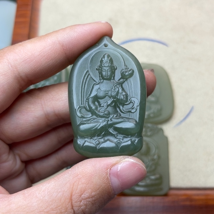 和田玉颈饰未镶嵌灰**脸