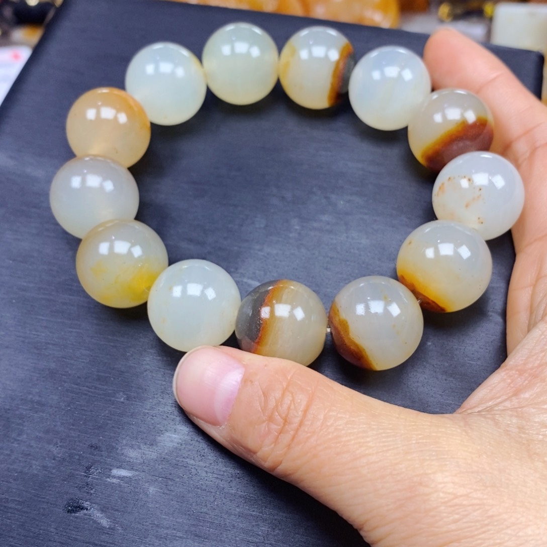 石英质玉（黄龙玉）颈饰未镶嵌