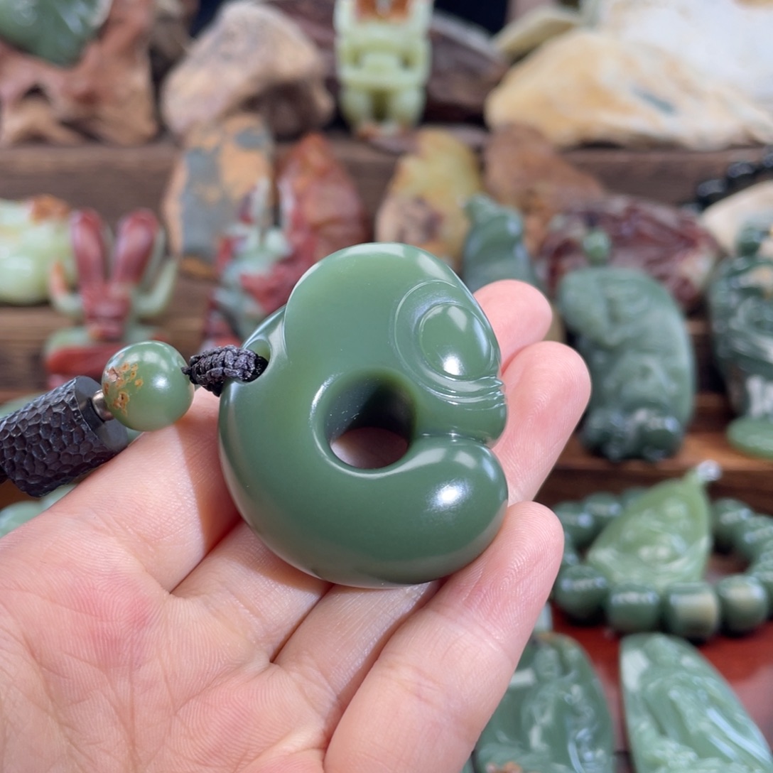 岫岩老玉（透闪石质玉）颈饰未镶嵌冰*