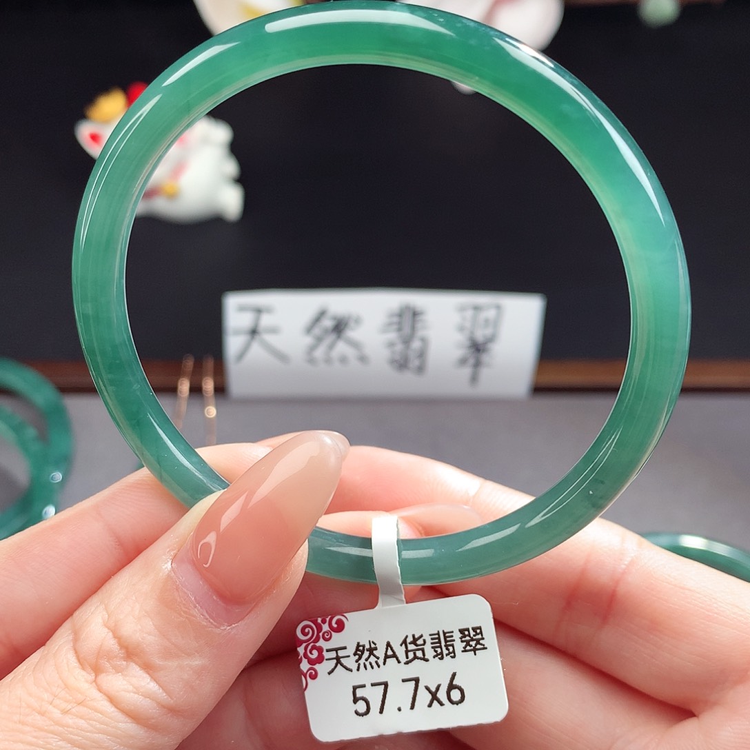 翡翠手镯（圆镯）未镶嵌
