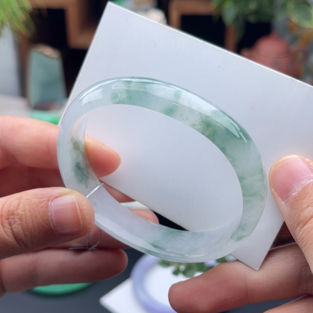 未镶嵌手镯（贵妃镯）翡翠