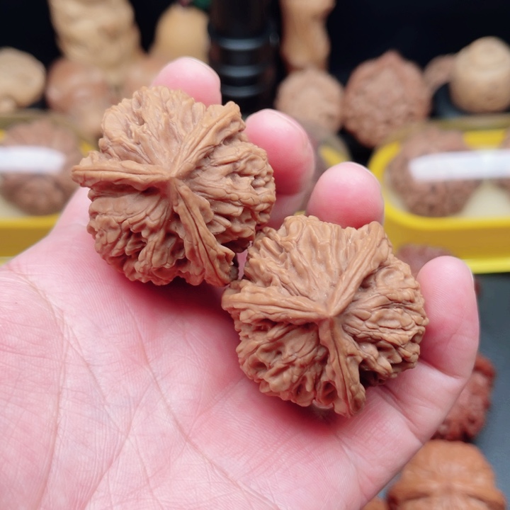 文玩核桃把件小众三棱奔40×39×39