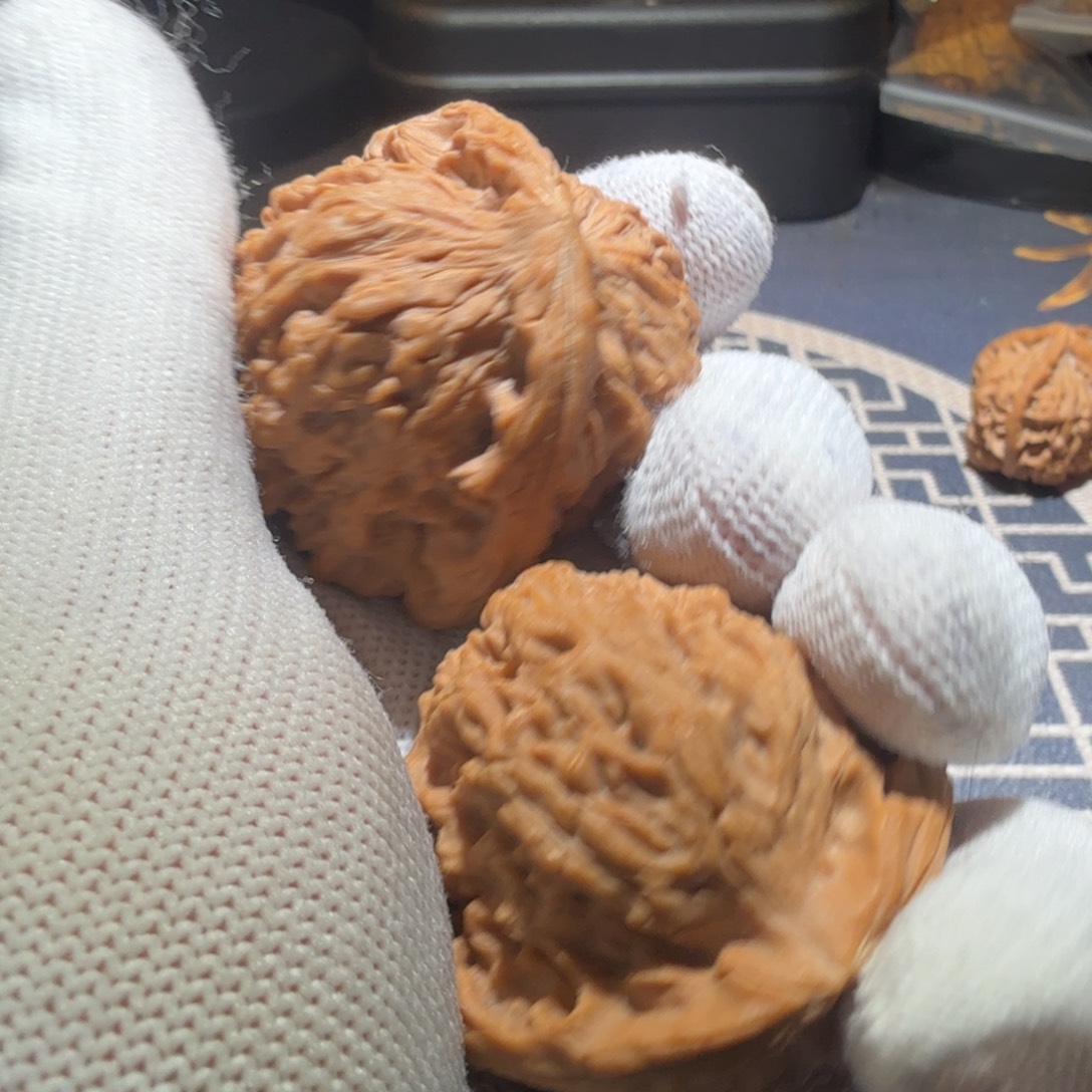 L***y吊坠文玩核桃南疆