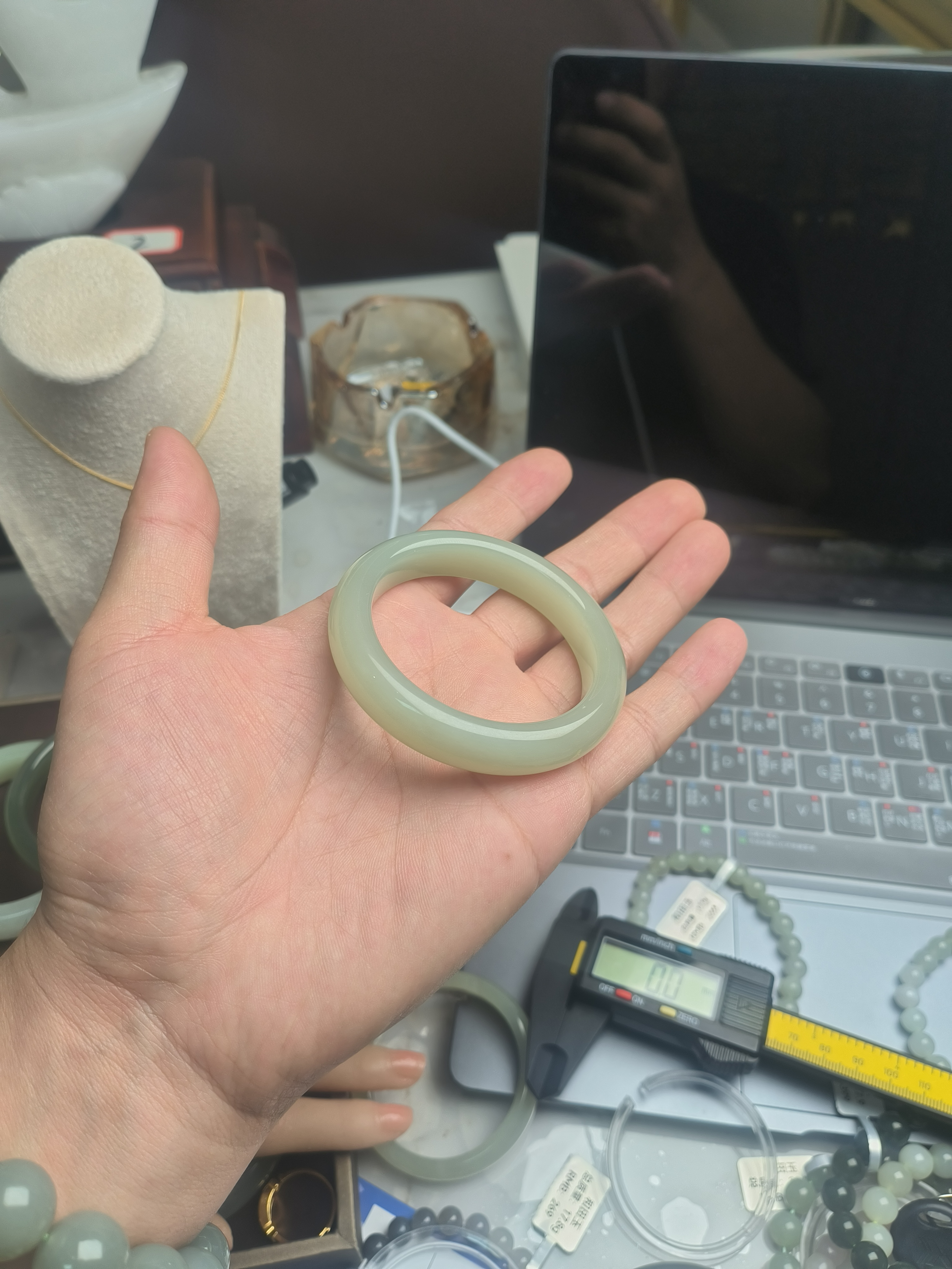 和田玉手镯无镶嵌