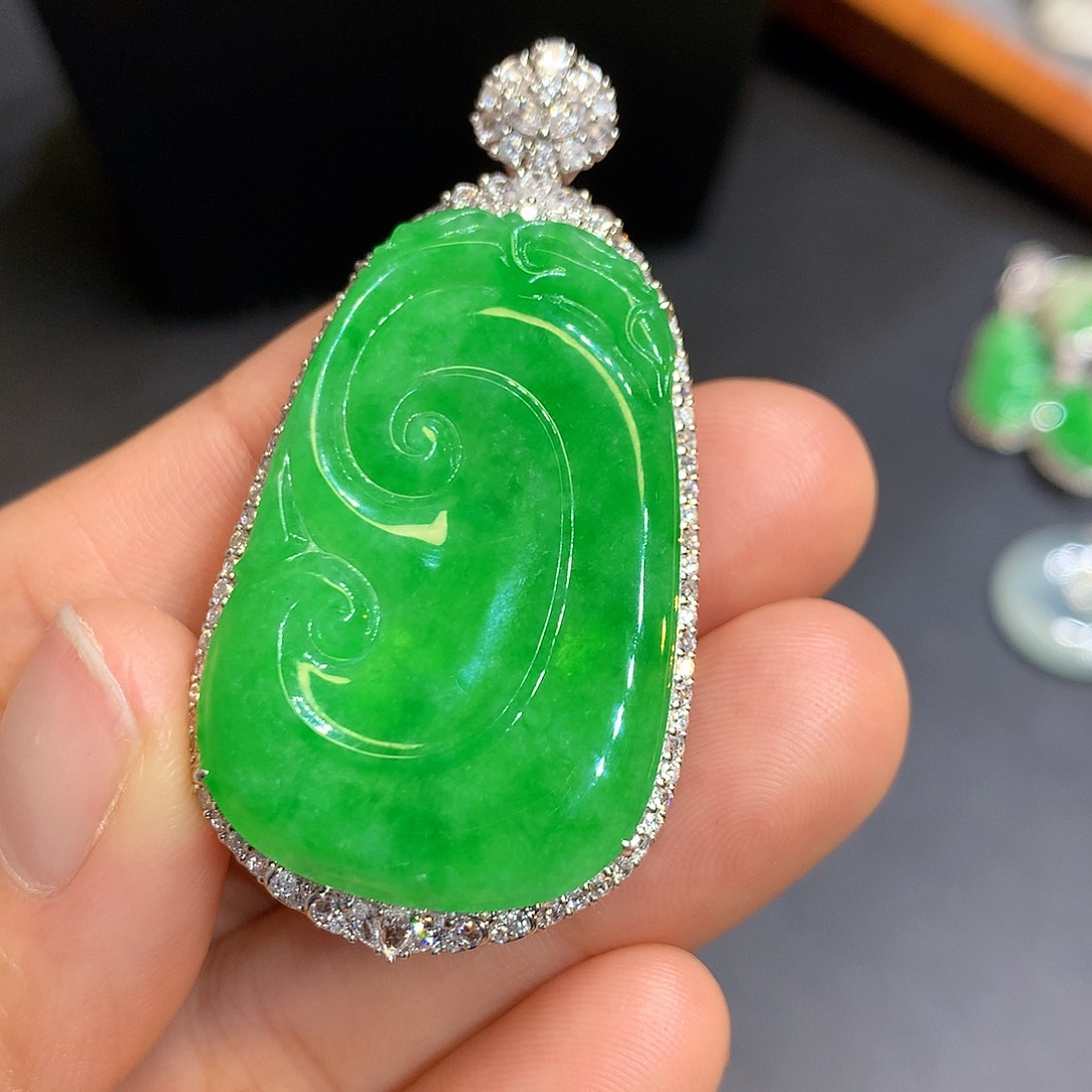 翡翠吊坠(不含链)18K金镶嵌