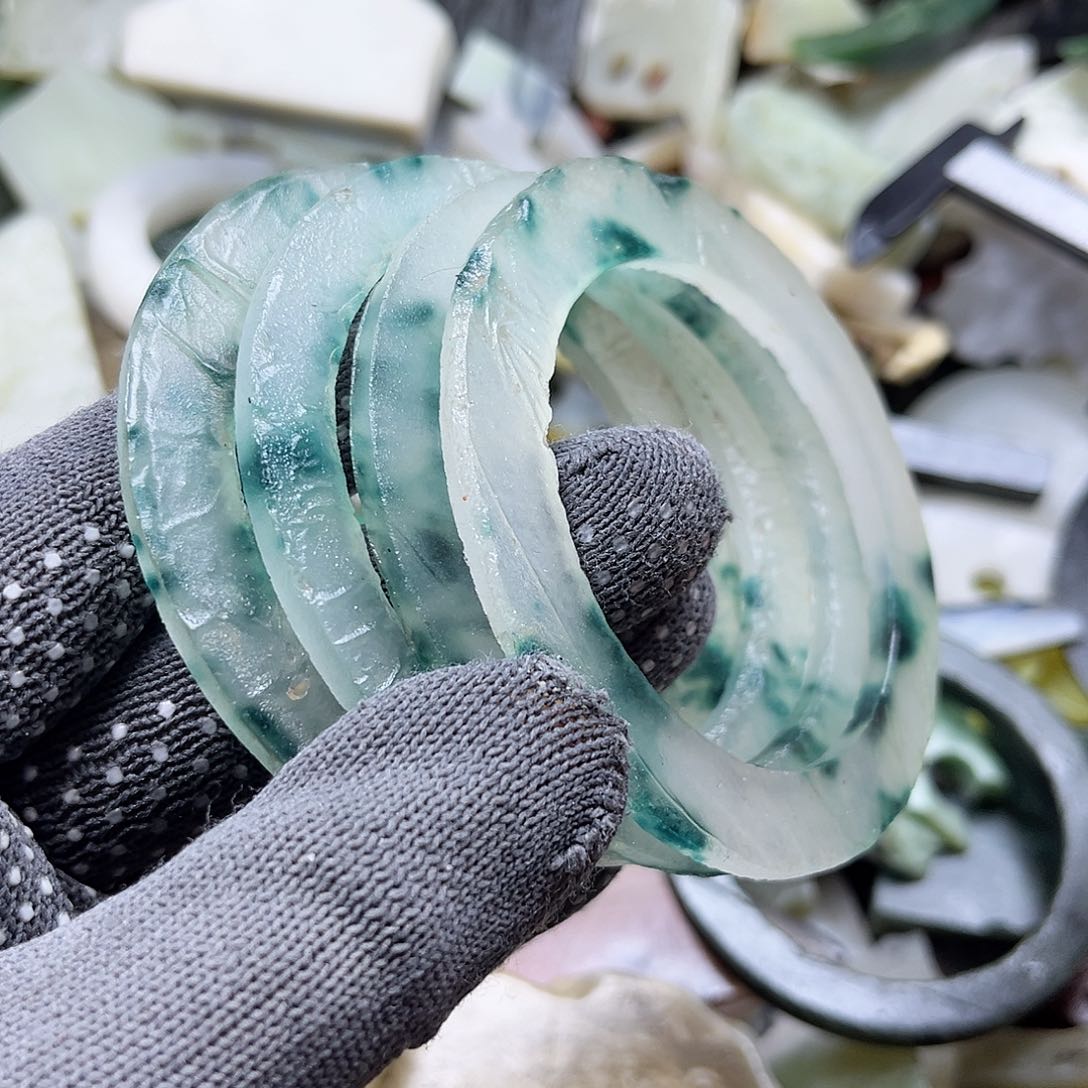 颈饰未镶嵌石英质玉