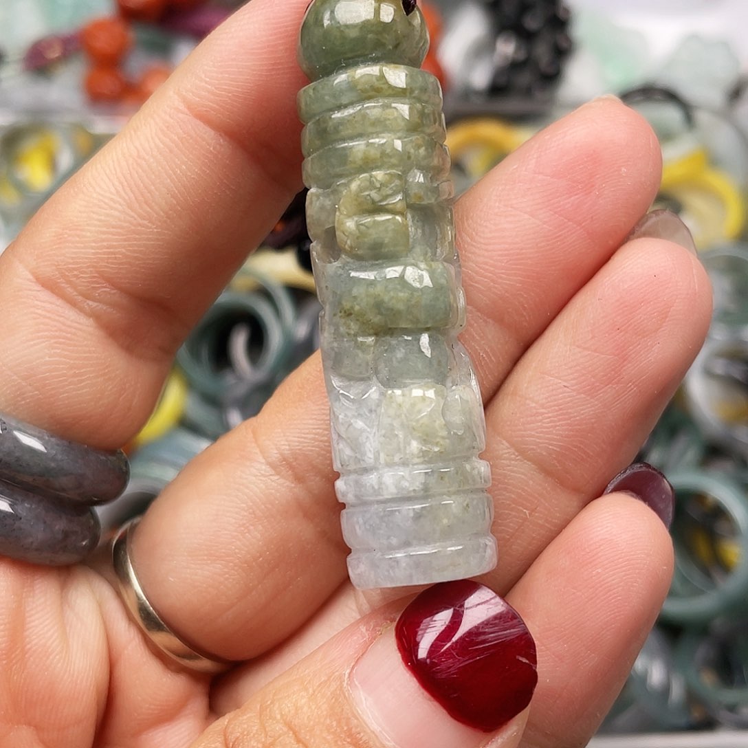 翡翠颈饰未镶嵌翡翠