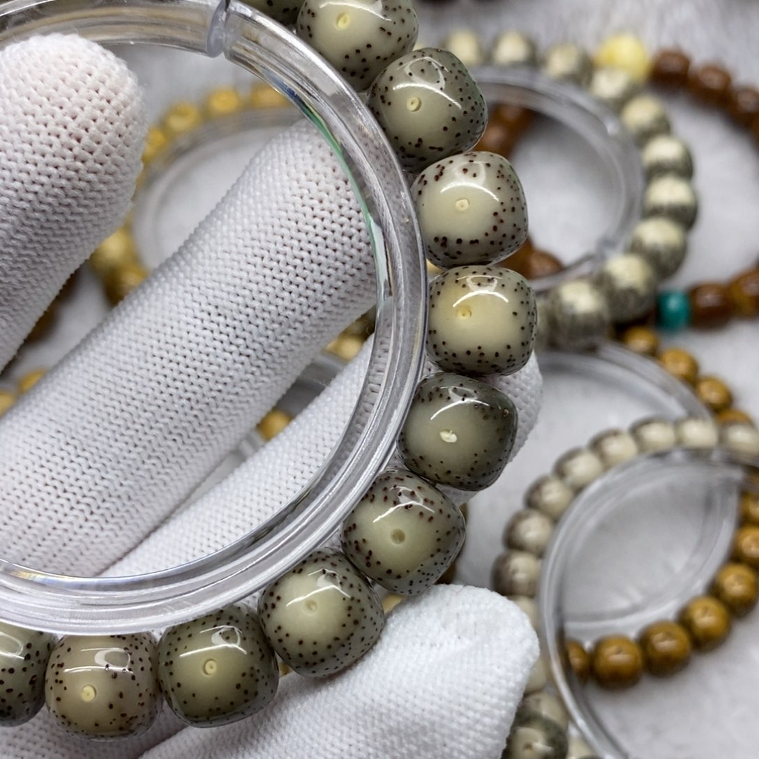 星月菩提吊坠程**意石玉料