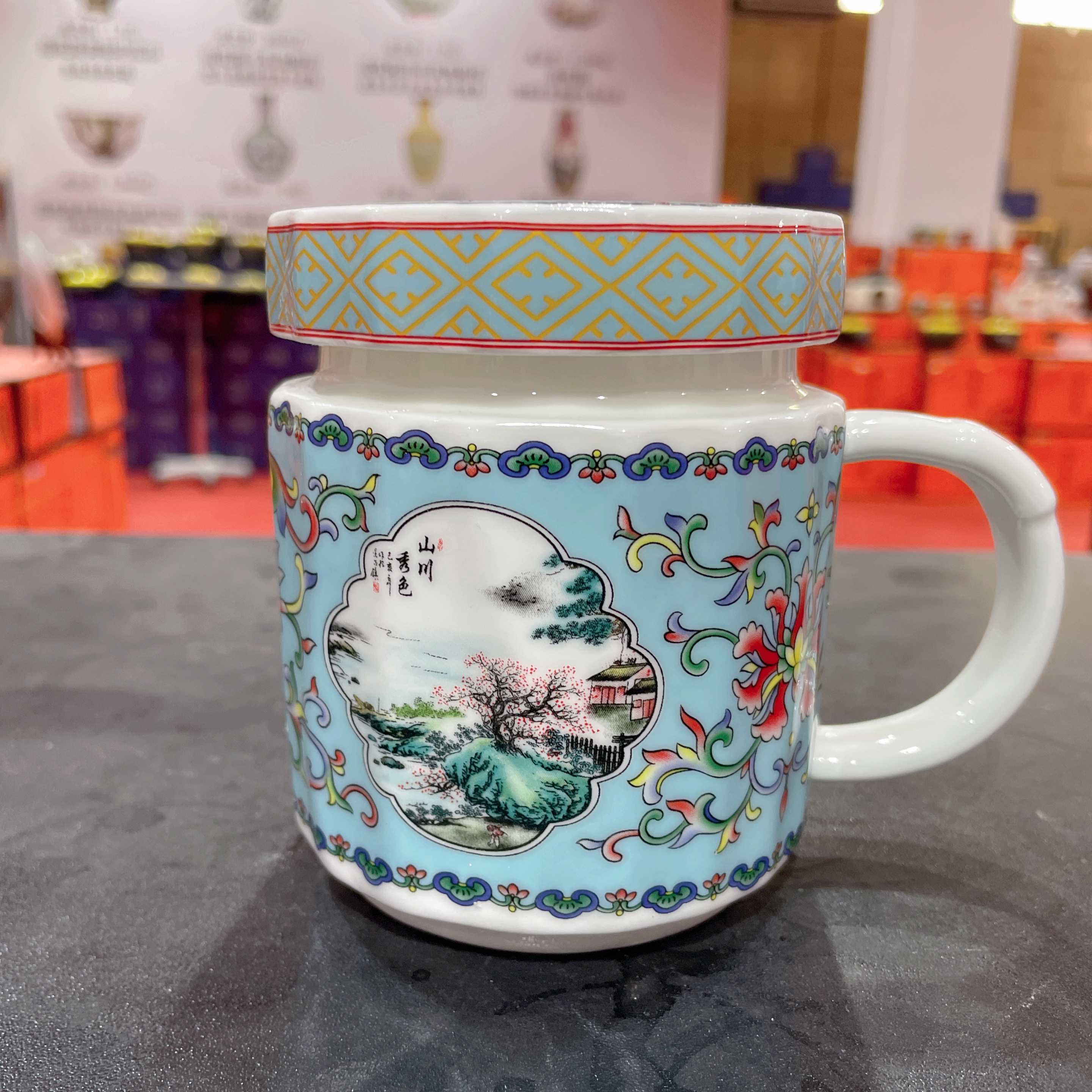 《王氏陶瓷》湖蓝开窗带盖水杯