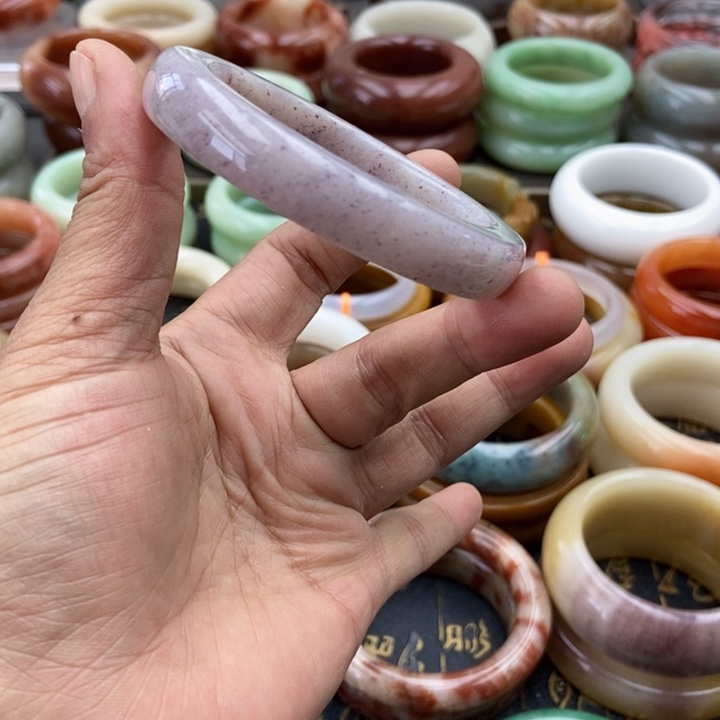 未镶嵌手镯石英岩玉