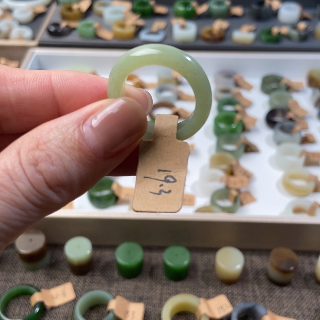 和田玉未镶嵌戒指