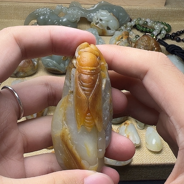 春***”和田玉未镶嵌颈饰