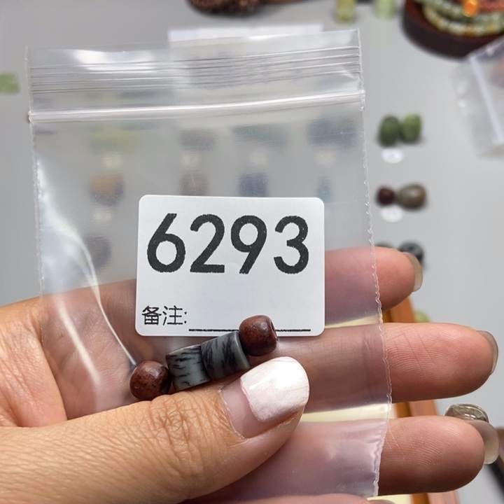 小***姐蛇纹石玉未镶嵌项链