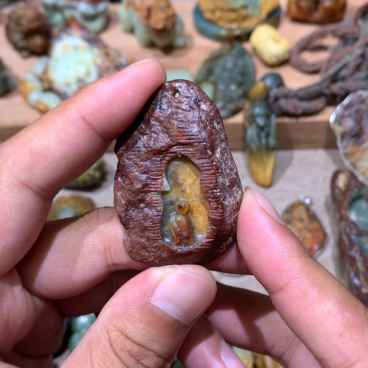 未镶嵌岫岩河磨玉（透闪石质玉）把件