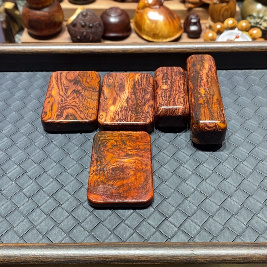 齐***胜微凹黄檀（南美大红酸枝）