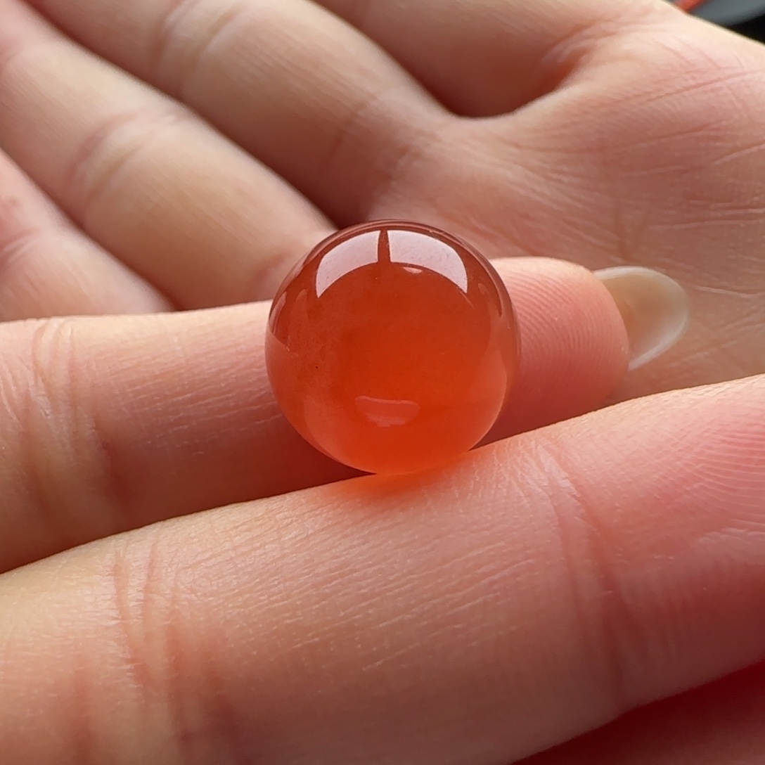 南红玛瑙未镶嵌圆珠13.3，有沙块点