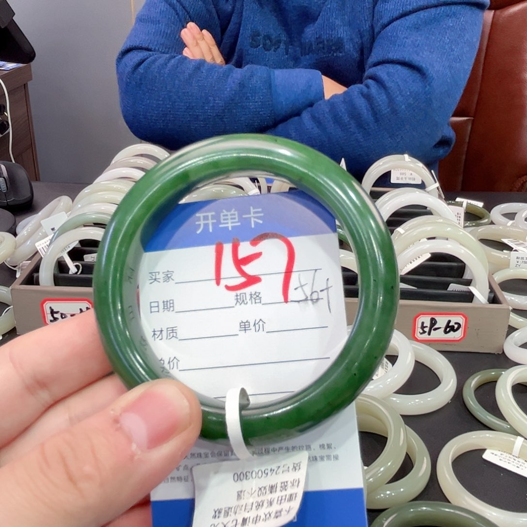 和田玉手镯未镶嵌V****W