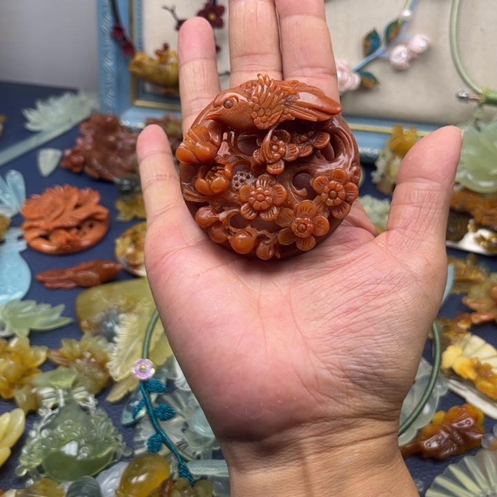 蛇纹石玉合金吊坠瓜**绵