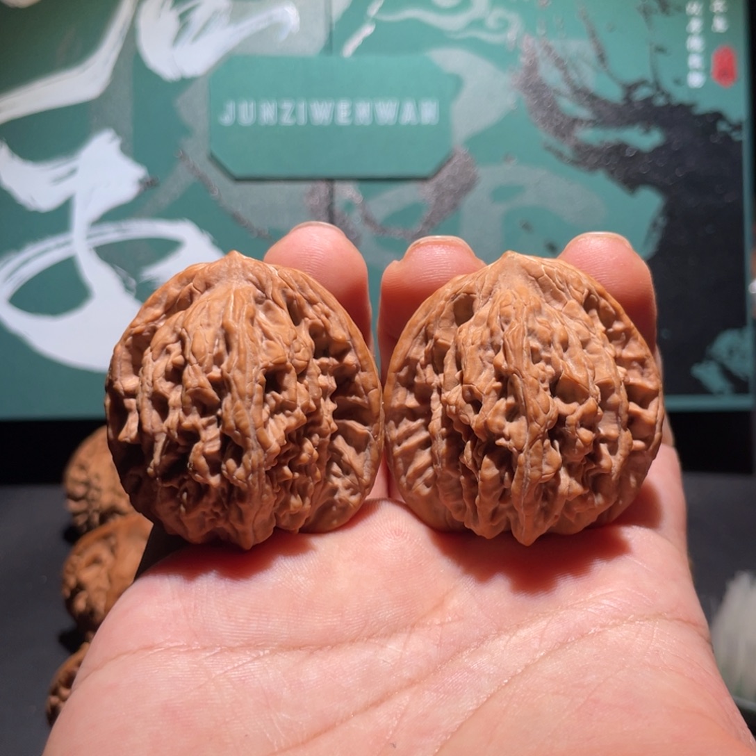 文玩核桃吊坠43房山虎头君子级