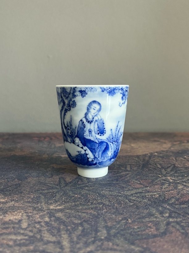 景德镇青花瓷人物美女独坐闻香杯手工手绘陶瓷茶杯