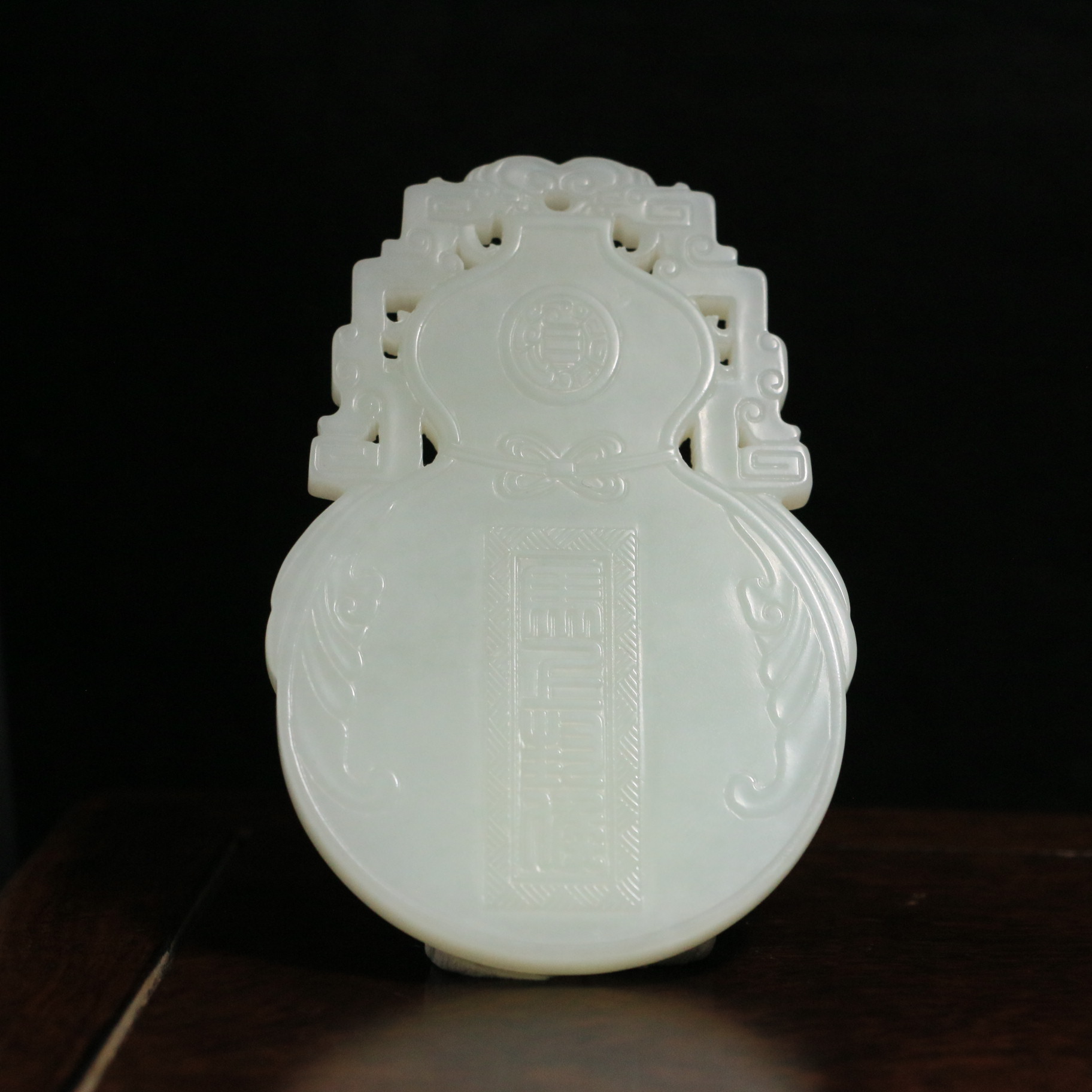 清 白玉镂空雕马上封侯葫芦佩