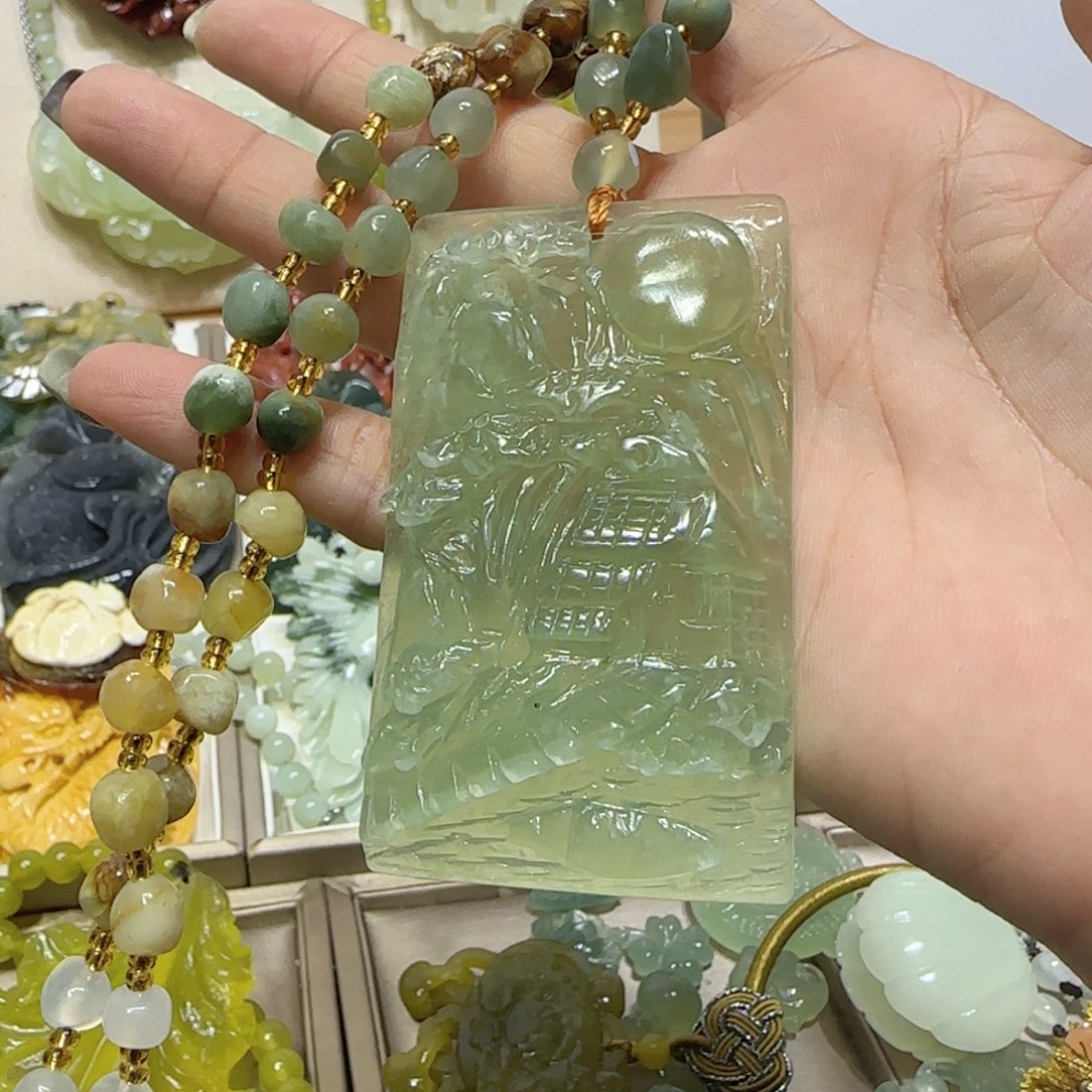 未镶嵌蛇纹石玉吊坠