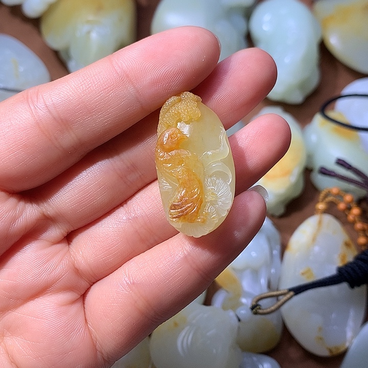 周***海和田玉未镶嵌颈饰