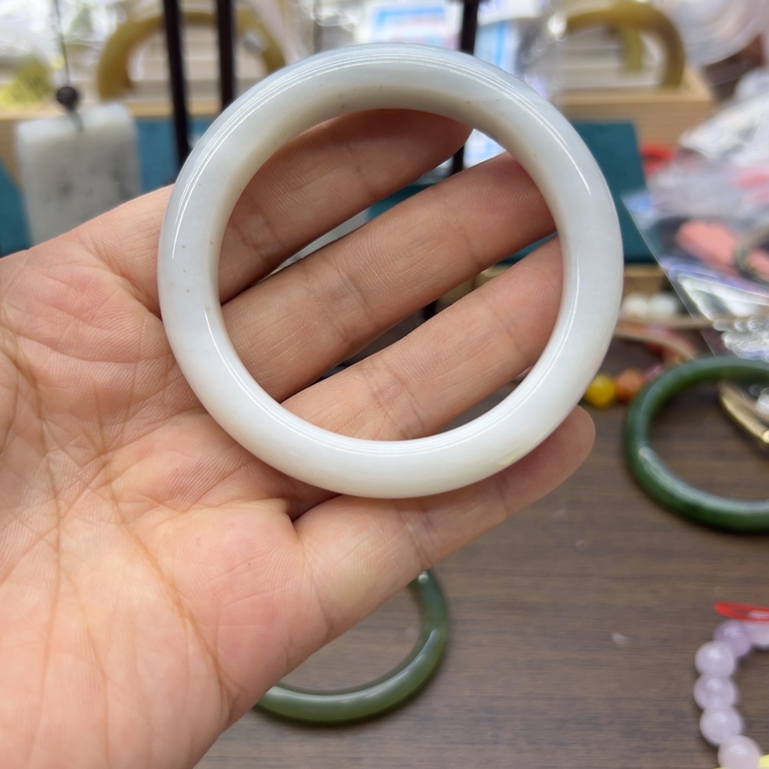 和田玉未镶嵌手镯53.9圈围732