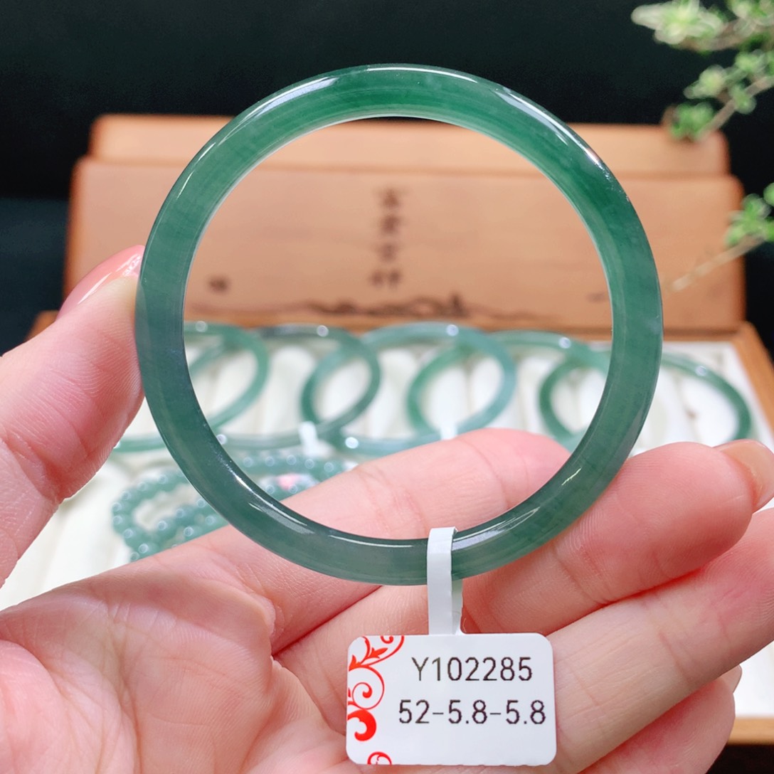 翡翠手镯未镶嵌天然