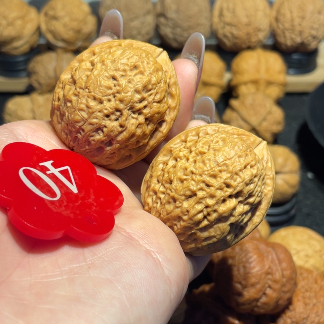 铁狮子微彩核桃39尺51克