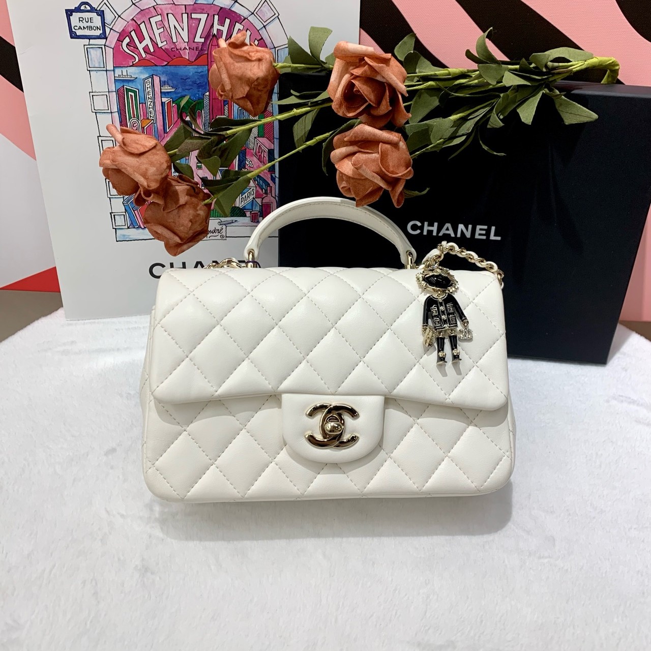 99新 Chanel/香奈儿 22P白金羊皮小狮子吊坠手柄大mini 