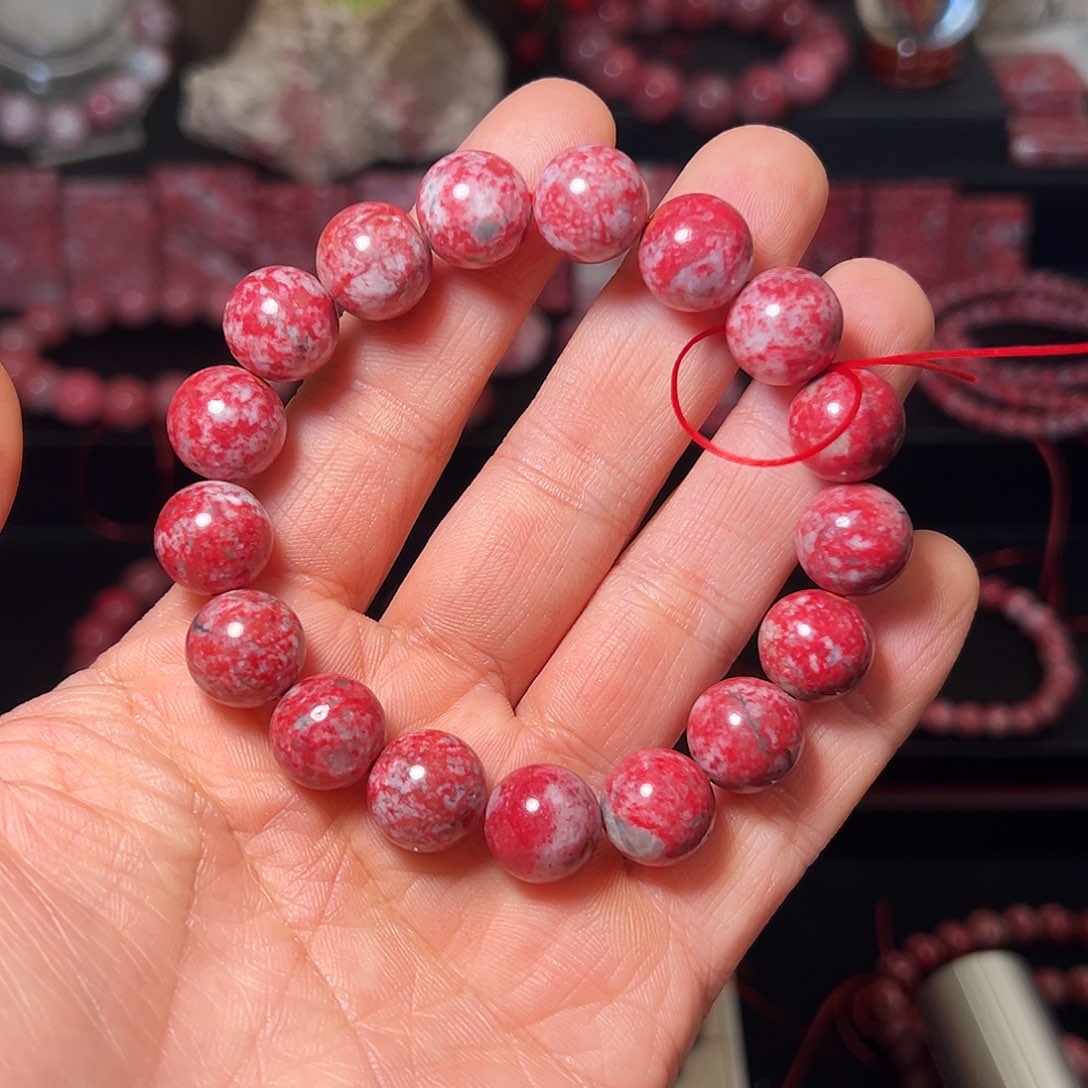 人***茶天然辰砂原石手串