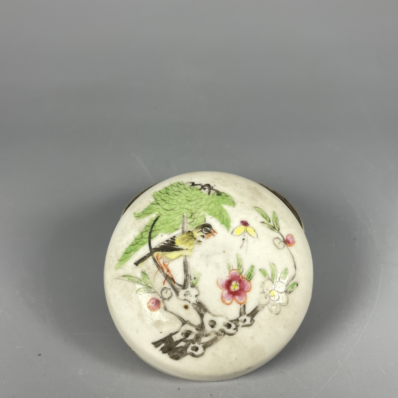 022051651 民国粉彩花鸟盖盒 yg 云南省文物总店