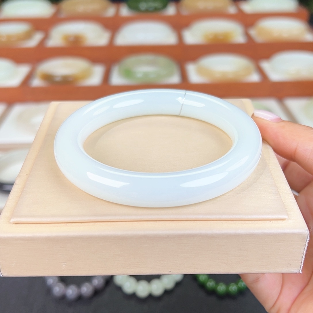 和田玉手镯未镶嵌自**然和田玉白玉手镯