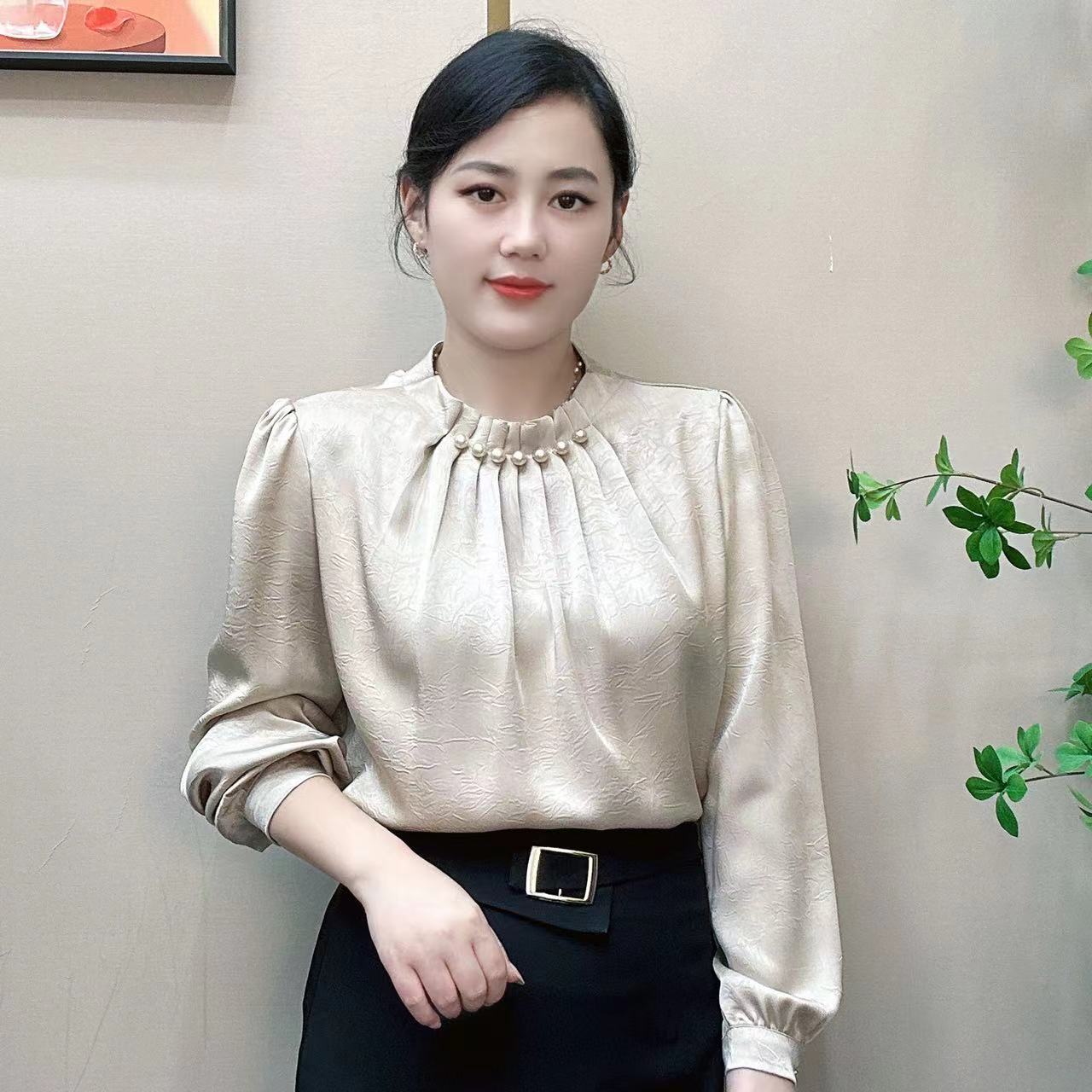 春秋新款气质圆领钉珠纯色长袖简约设计感套头小衫