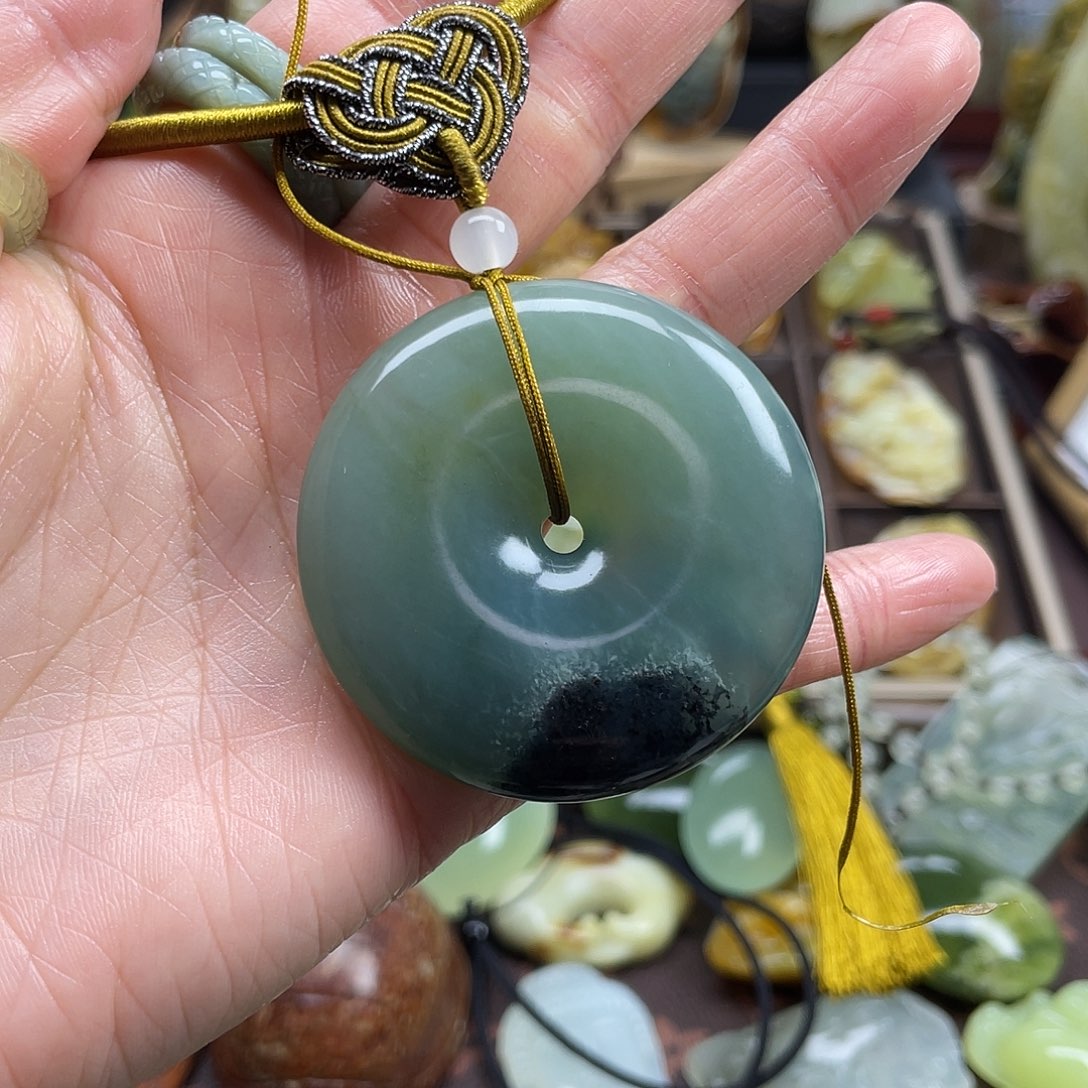 蛇纹石玉颈饰未镶嵌花玉蓝水平安扣