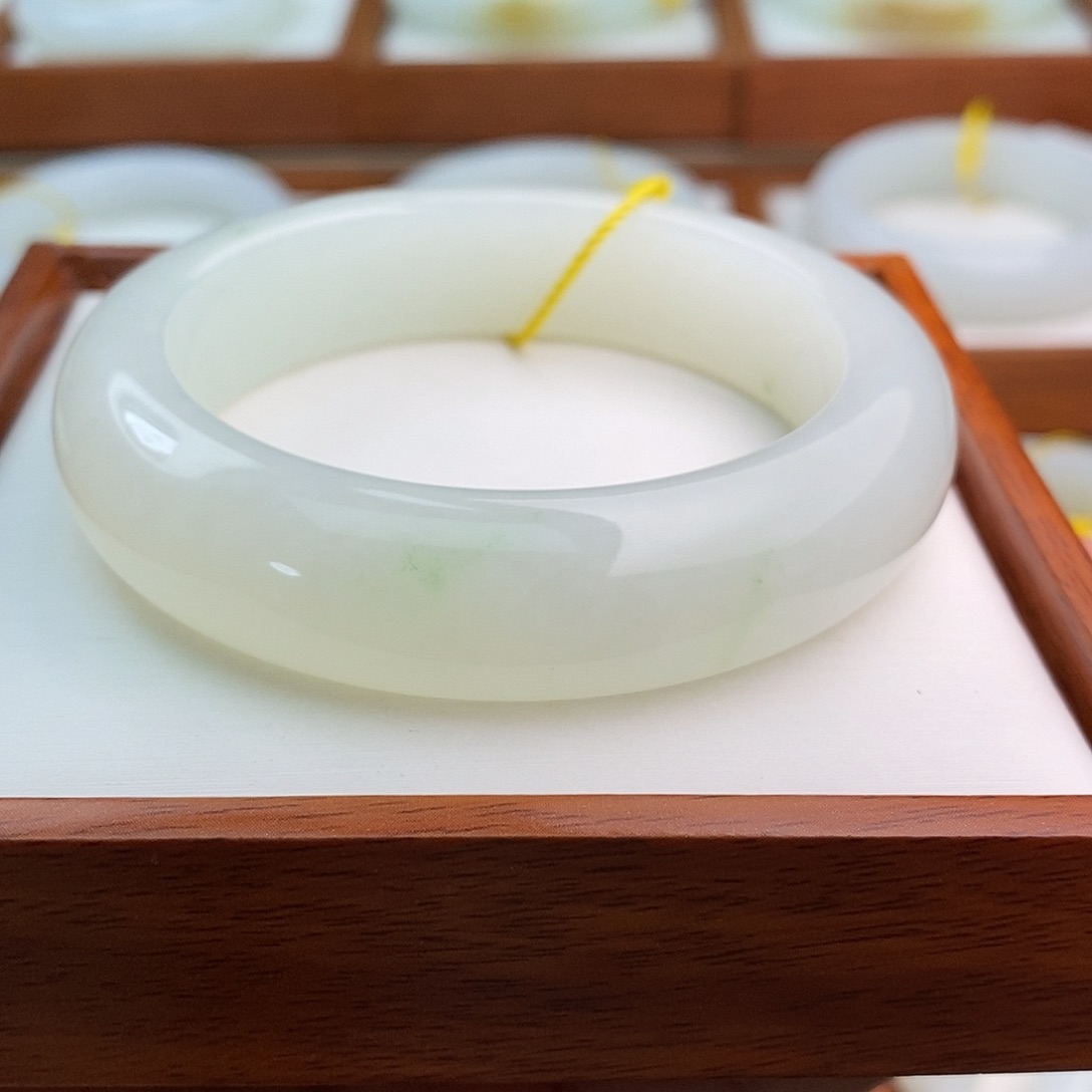 鱼***语和田玉（白玉）未镶嵌手镯