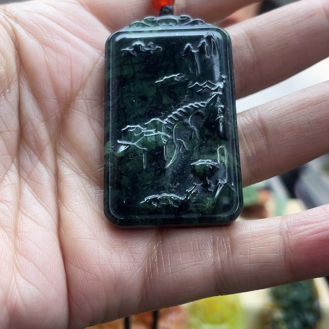 蛇纹石玉颈饰未镶嵌