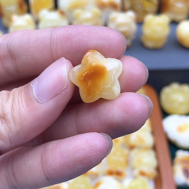 琥珀裸石未镶嵌蜜蜡