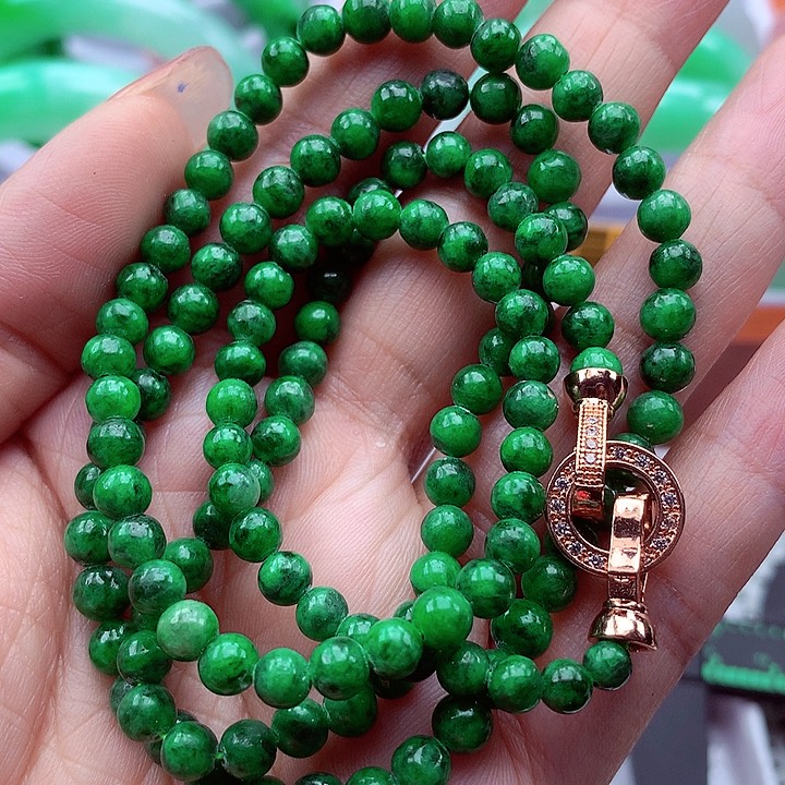 翡翠颈饰未镶嵌翡翠